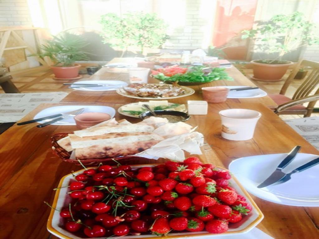 Family Mini-Hotel Martirosyan'S And Tours Jerevan Exteriör bild